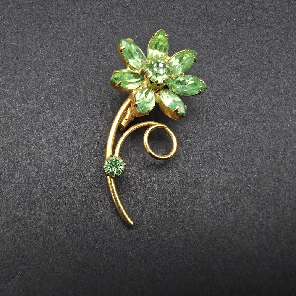 Vintage Green Rhinestone Flower Pin Brooch Gold Tone Estate Statement Jewelry - Picture 3 of 8